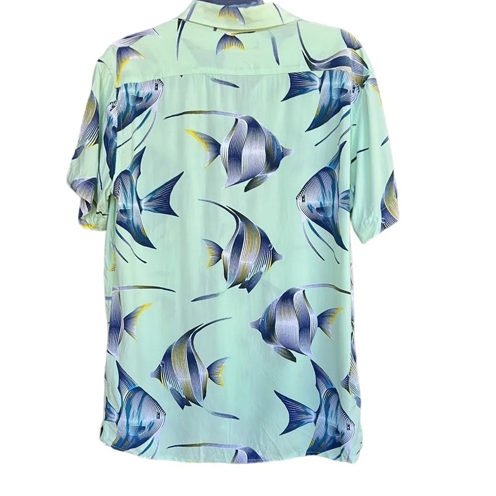 Banana Republic Men’s Slim Fit Fish Novelty Print Light Green ButtonDown Shirt M